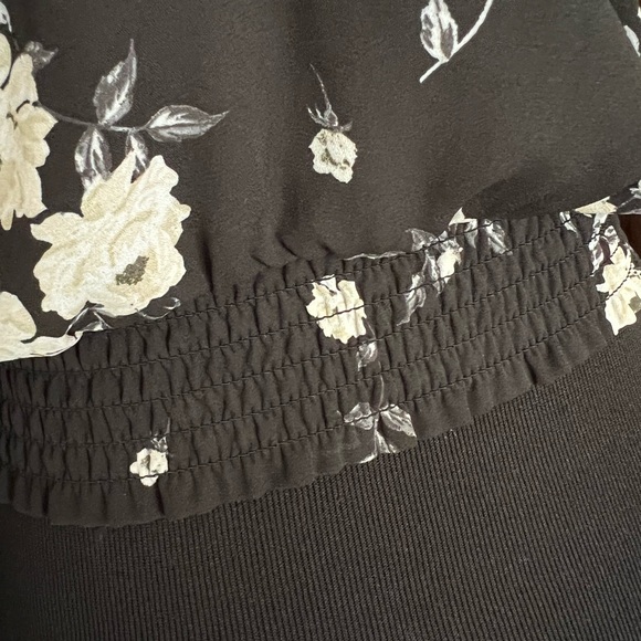 Black floral crop top - Picture 4 of 4